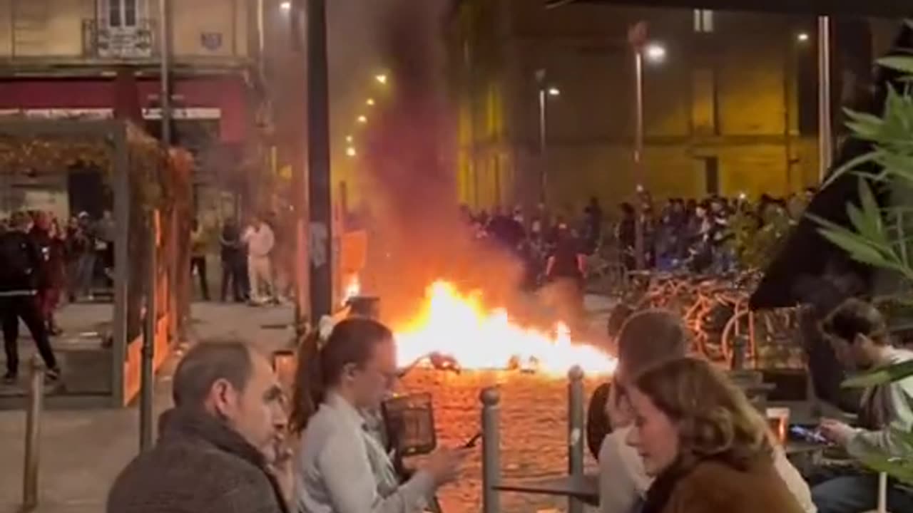 Normalising arson in France, people don't react and drink wine