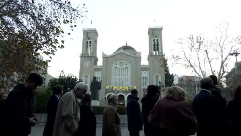 Long queues say goodbye to Greece's former king