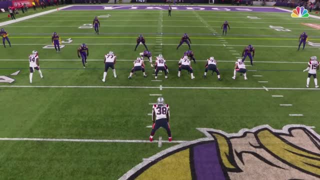 Hunter Henry runs through the Vikings defense for 6