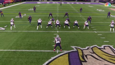 Hunter Henry runs through the Vikings defense for 6