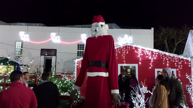 Pai Natal superdimensionado / oversized Santa Claus - Lagoa Azores Portugal - 04.12.2022