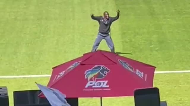 SAPS officer dancing at MTN 8 semi final 02102022