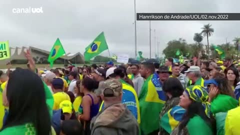 Bolsonaristas pedem intervenção e que Exército 'saia do quartel' em Brasília