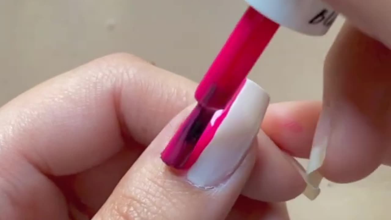 💅🔹Easy dot nail art design with household items #nailart