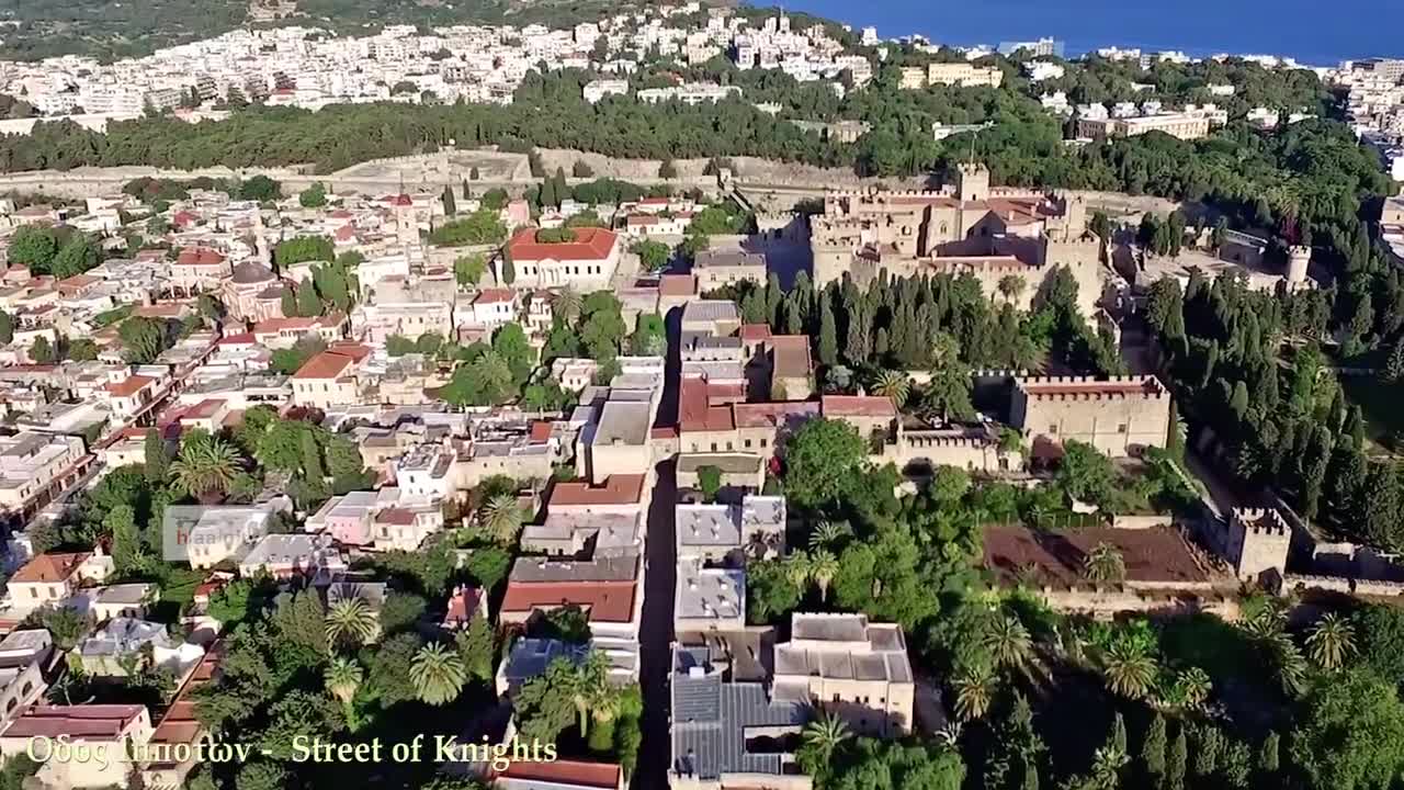 Ciudad medieval intacta vista desde un drone