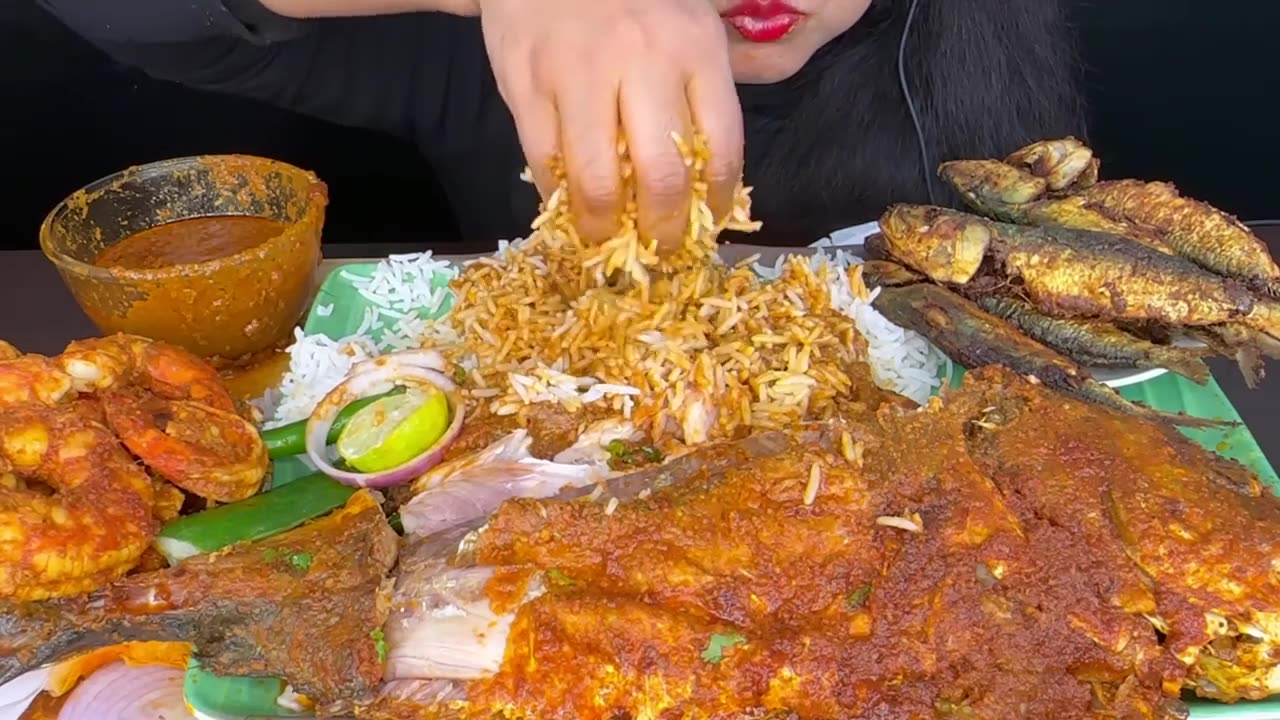 ASMR EATING BIG SPICY FISH CURRY,FISH FRY,WHITE AND SALAD *EATING SHOW*