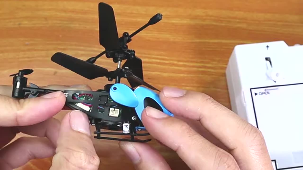 Unboxing Micro RC Helicopter - The H Lab