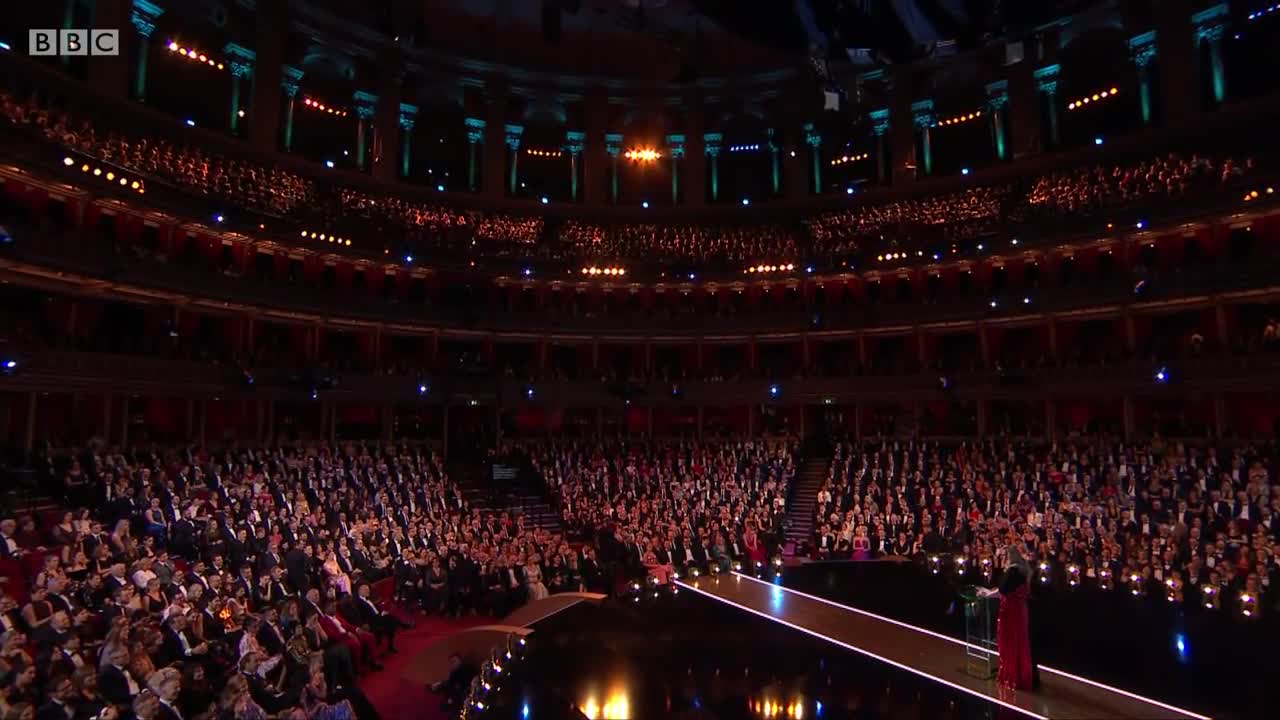 Rebel Wilson steals the show with HILARIOUS unexpected BAFTA 2020 speech - BBC