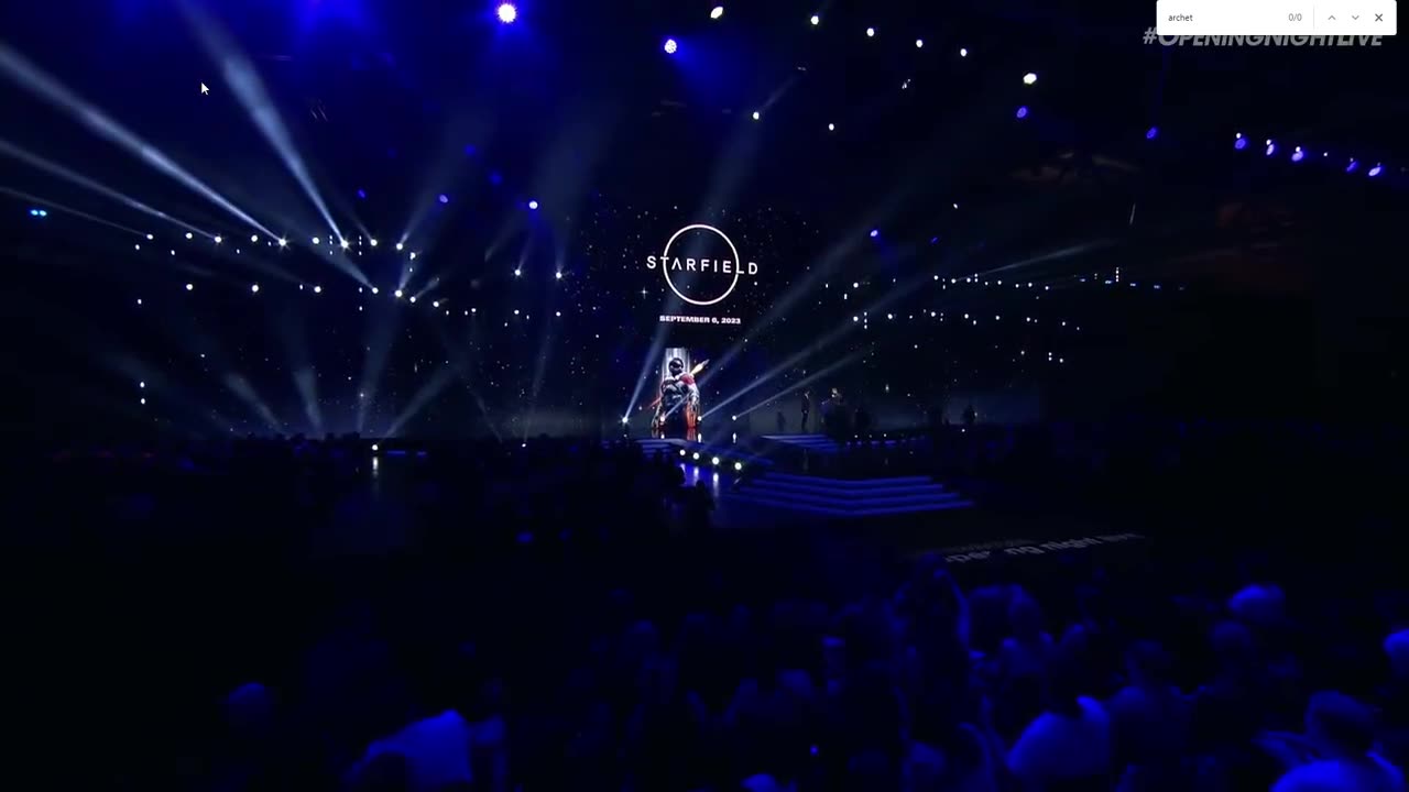 Gamescom Opening Night: homem sobe ao palco durante abertura