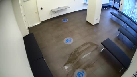 8030FCOB01128BadgingWaitingArea_2021-01-06_12h20min00s867ms.mp4