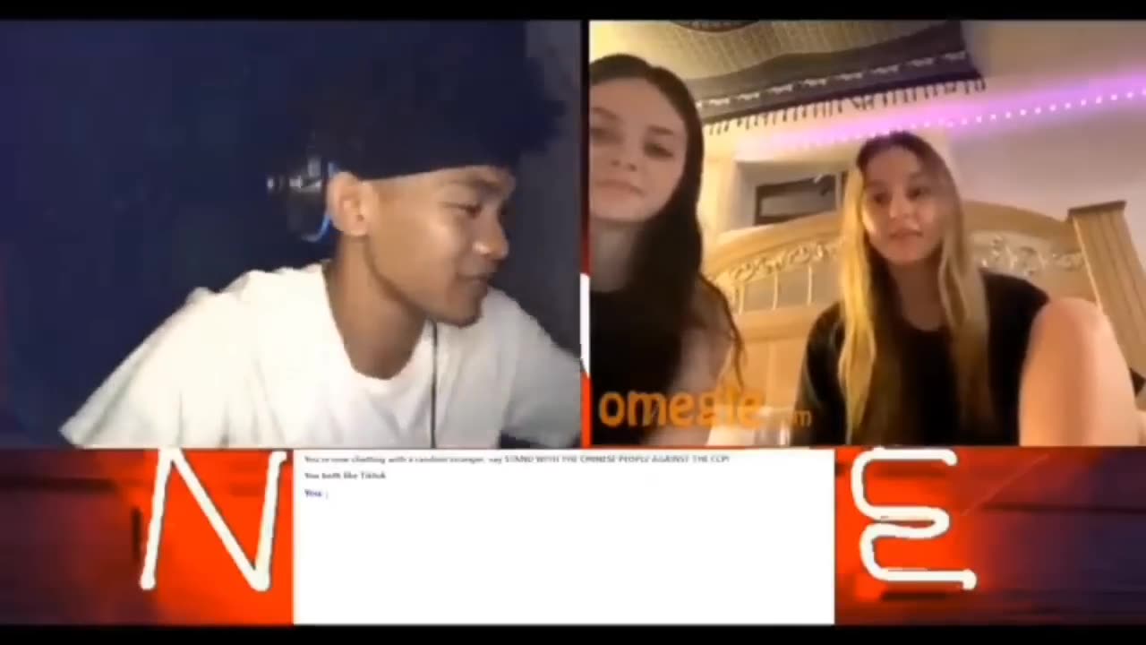 Singing to Strangers on Omegle (Best Reactions)