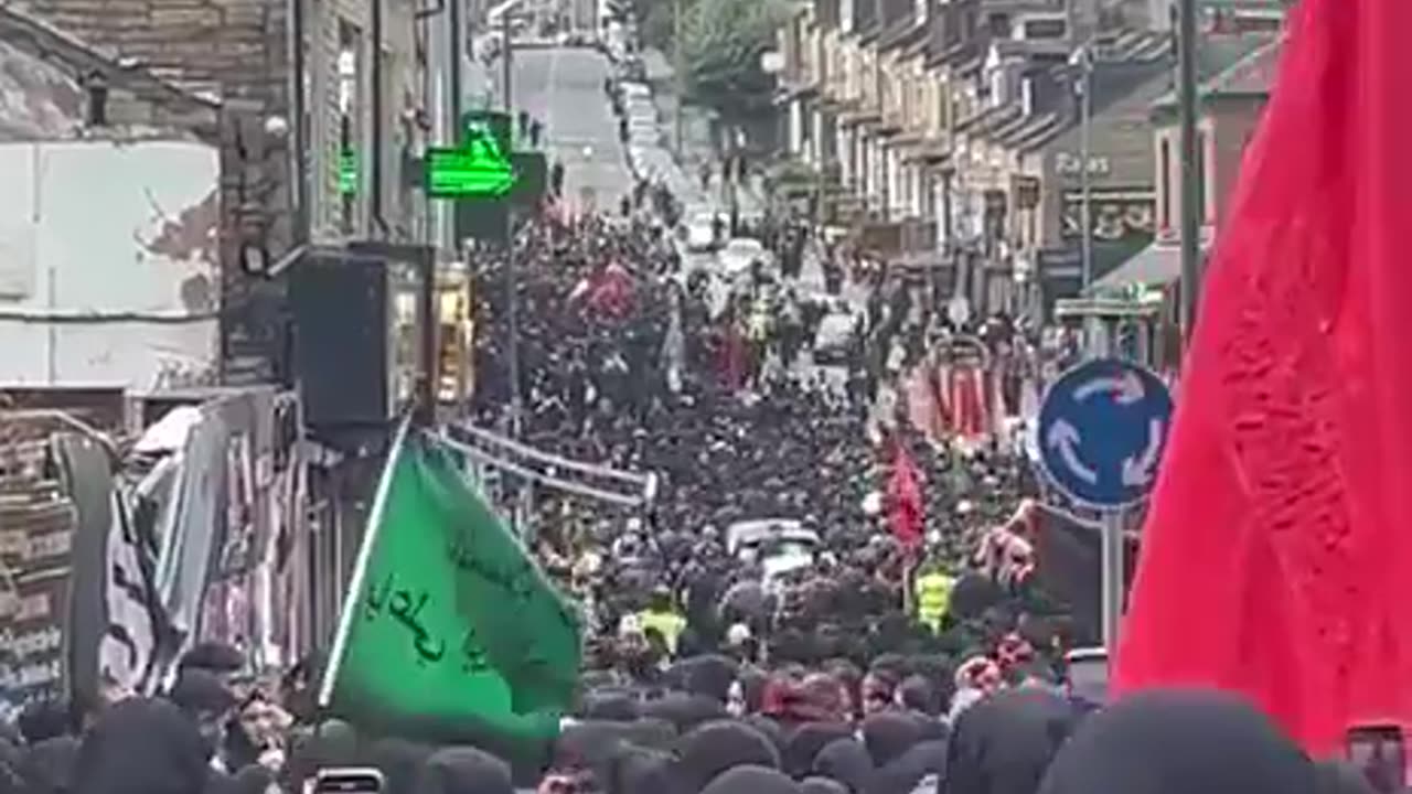 💥 This is what many small towns & cities in UK looks like now. It's beyond insane & spreading fast.