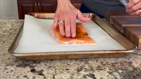 You _Won t Believe_ This Quick and Easy Salmon Recipe Topped with a Crunchy Secret!