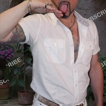 Italian hand gestures! Is walay ka matlab hai "Bhot garam hai!"