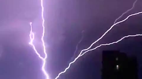 GROUND-TO-CLOUD ⚡️LIGHTNING CAPTURED IN BURLEIGH HEADS AUSTRALIA