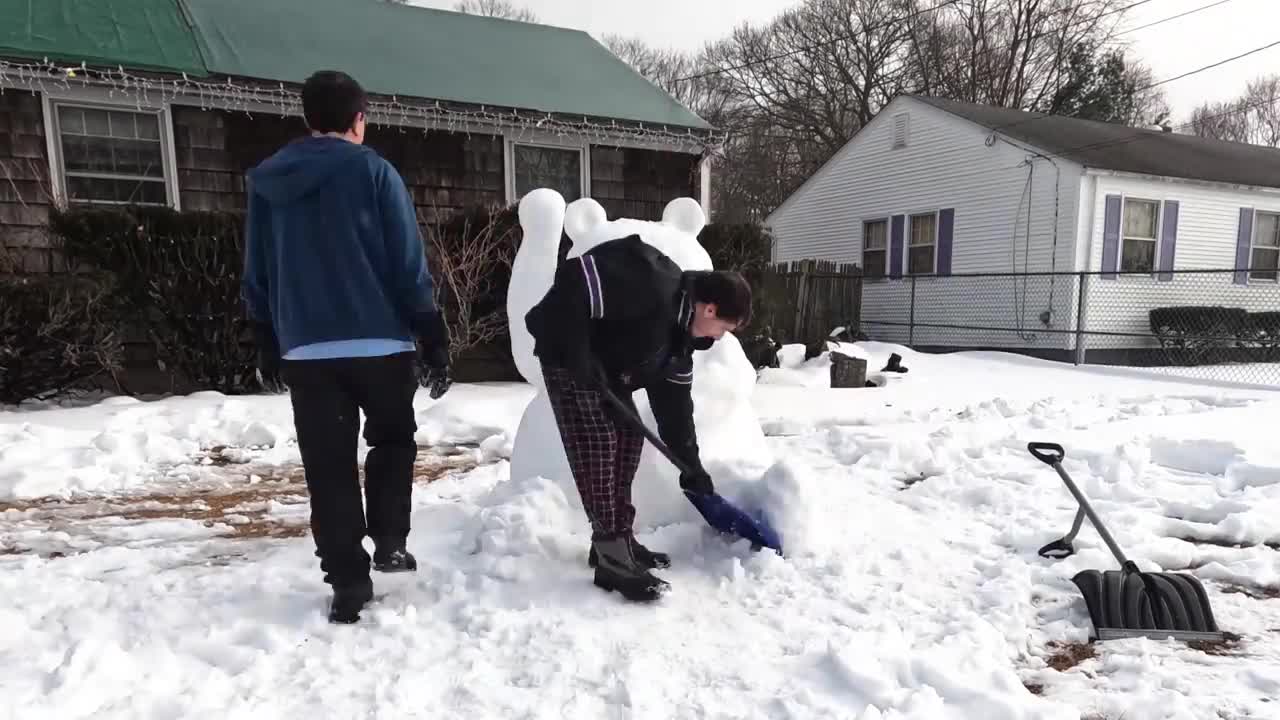 Teddy Bear Snow Sculpture - Time lapse