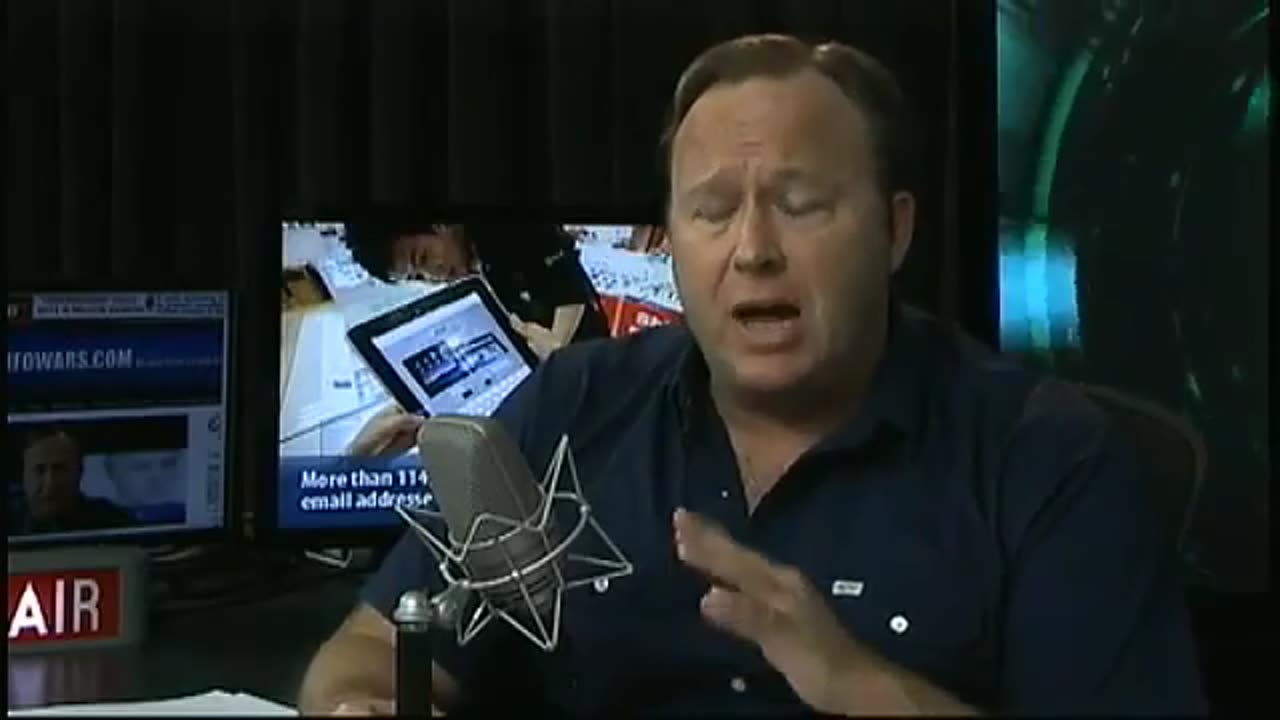 Alex Jones Show 4_28_11- New Obama Birth Certificate is a Forgery! 1_3