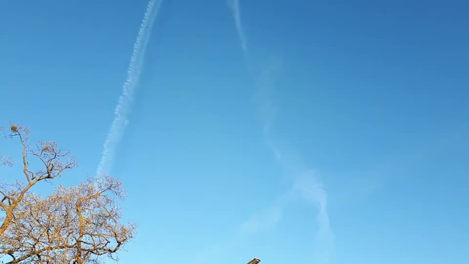 Himmel in Berlin am 6.11.2022 um 15:40 Uhr