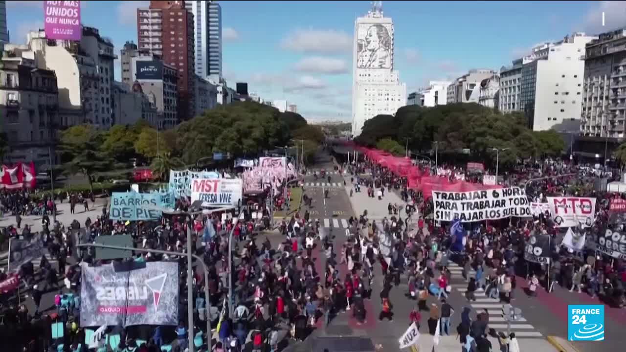 Protesters take to streets of Buenos Aires as Argentina economic crisis deepens • FRANCE 24