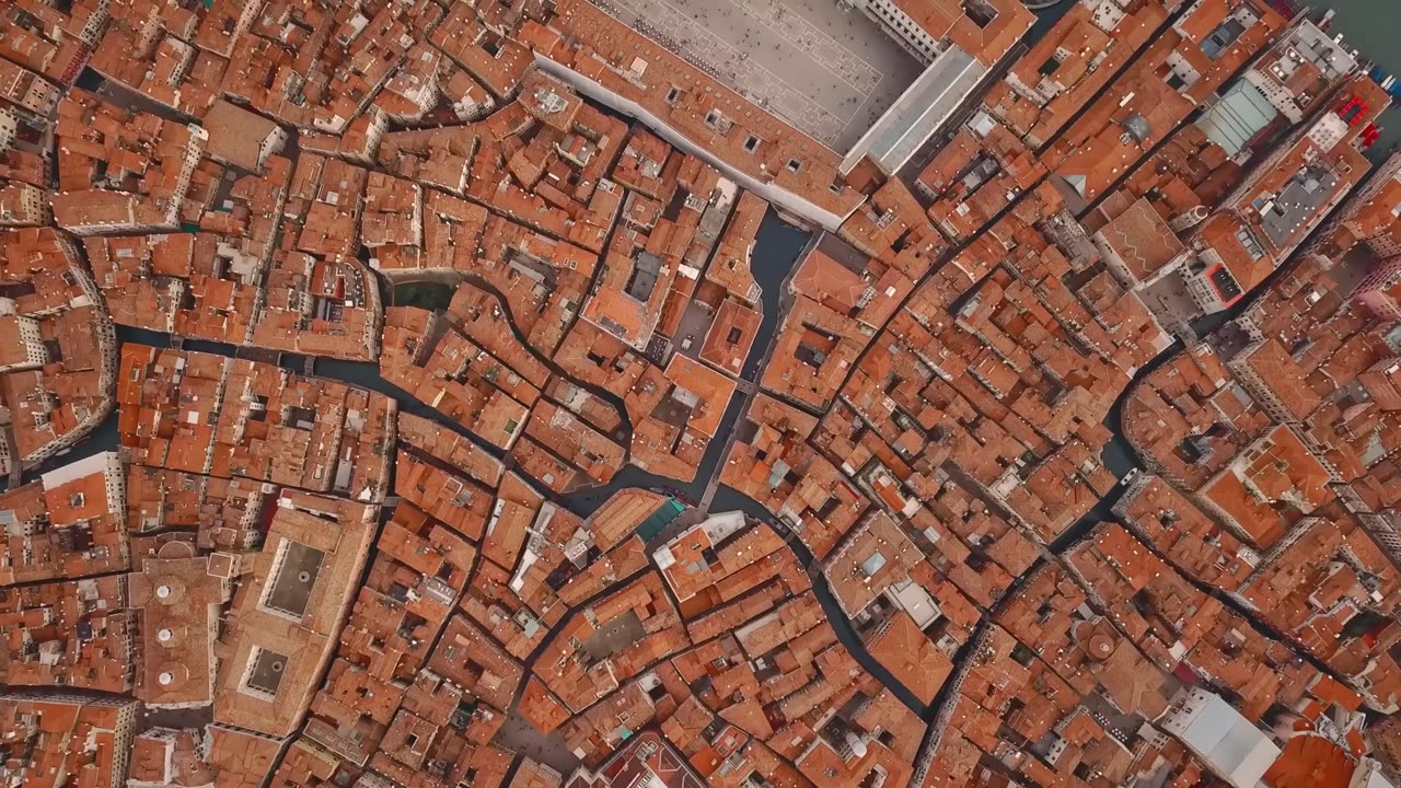 Flying Over Italy: A Breathtaking Aerial Tour of Awesome Landscapes 🇮🇹✈️