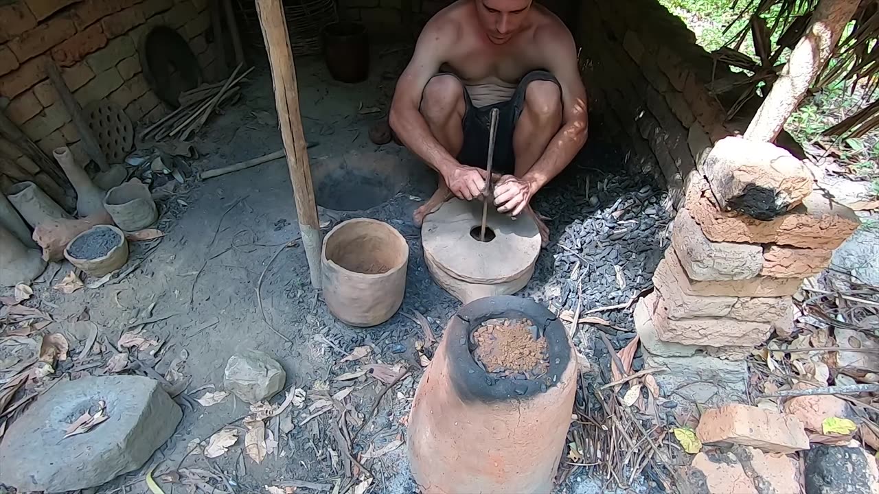 ⚒ BUSH TUCKER MAN 🤠 Episode 25 💪 Robbo Da Yobbo - Bush Tucker Man ：Iron knife made from bacteria 🔥