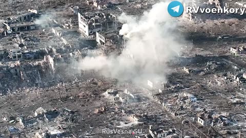 Storm of Maryinka: Russian army tanks advance through the ruins, destroying the AFU