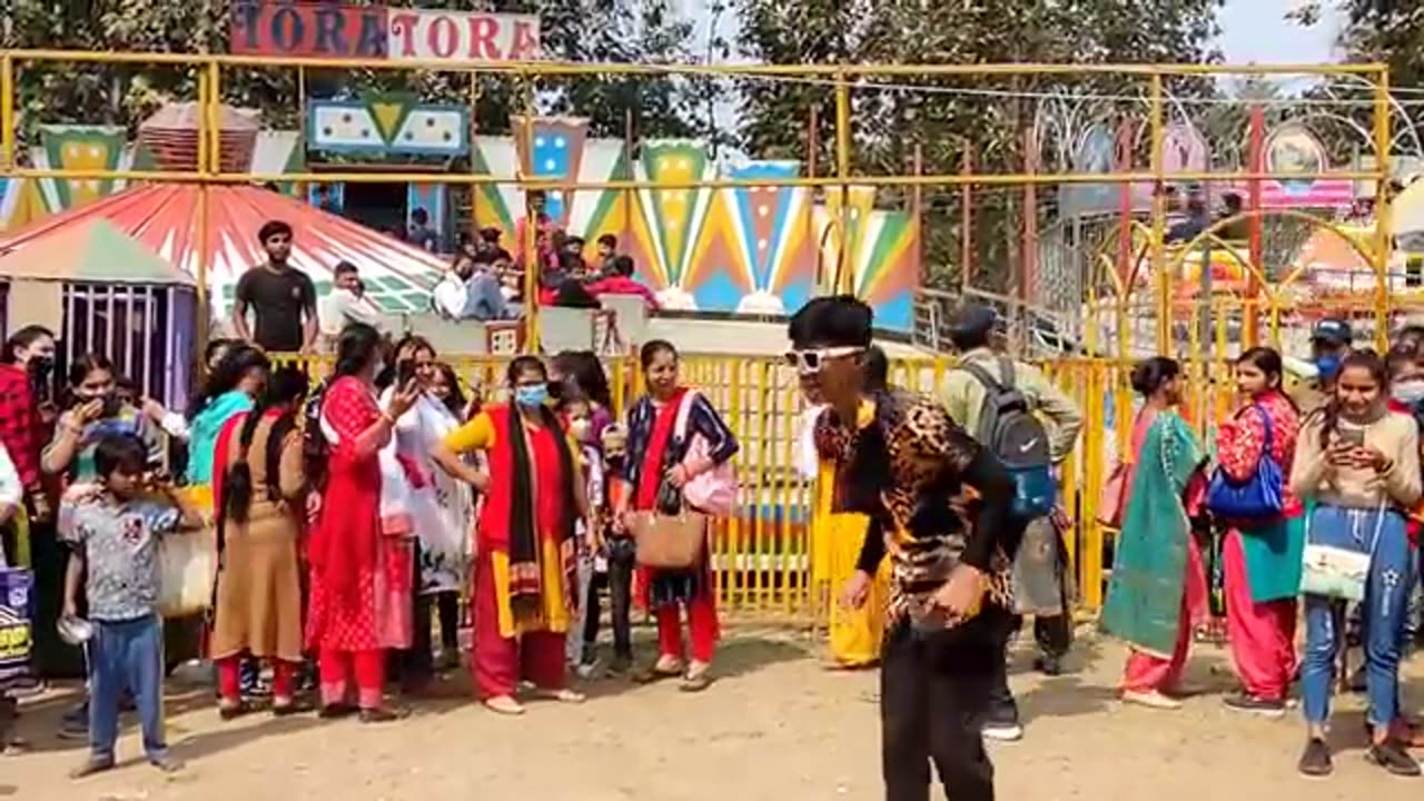 PRANK] Open gangnam style funny dance||Funny dance in hit kumaoni song||Uncomfortable Public 🥵 OMG