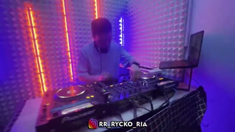 DJ REMIX Full Senyum Sayang