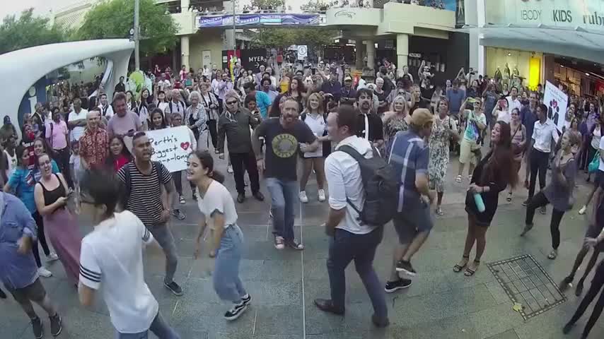 Street Karaoke Singing with Strangers in Perth!