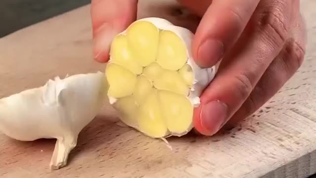 how to peel garlic quickly