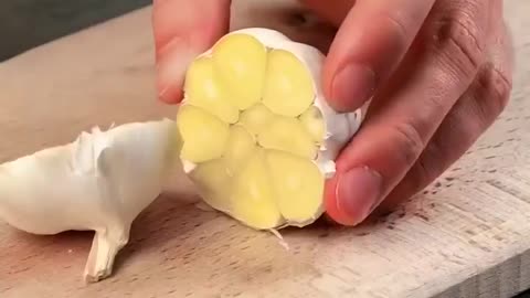 how to peel garlic quickly