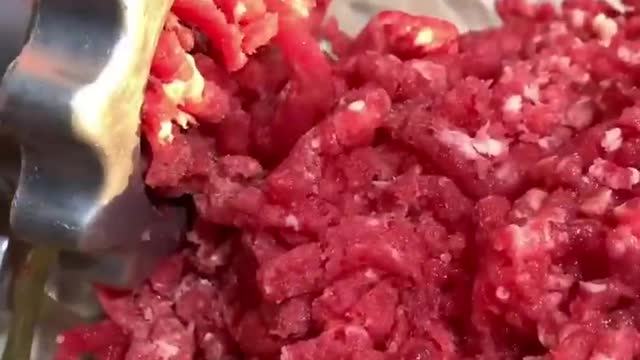 Preparation of minced meat / Приготовление мясного фарша