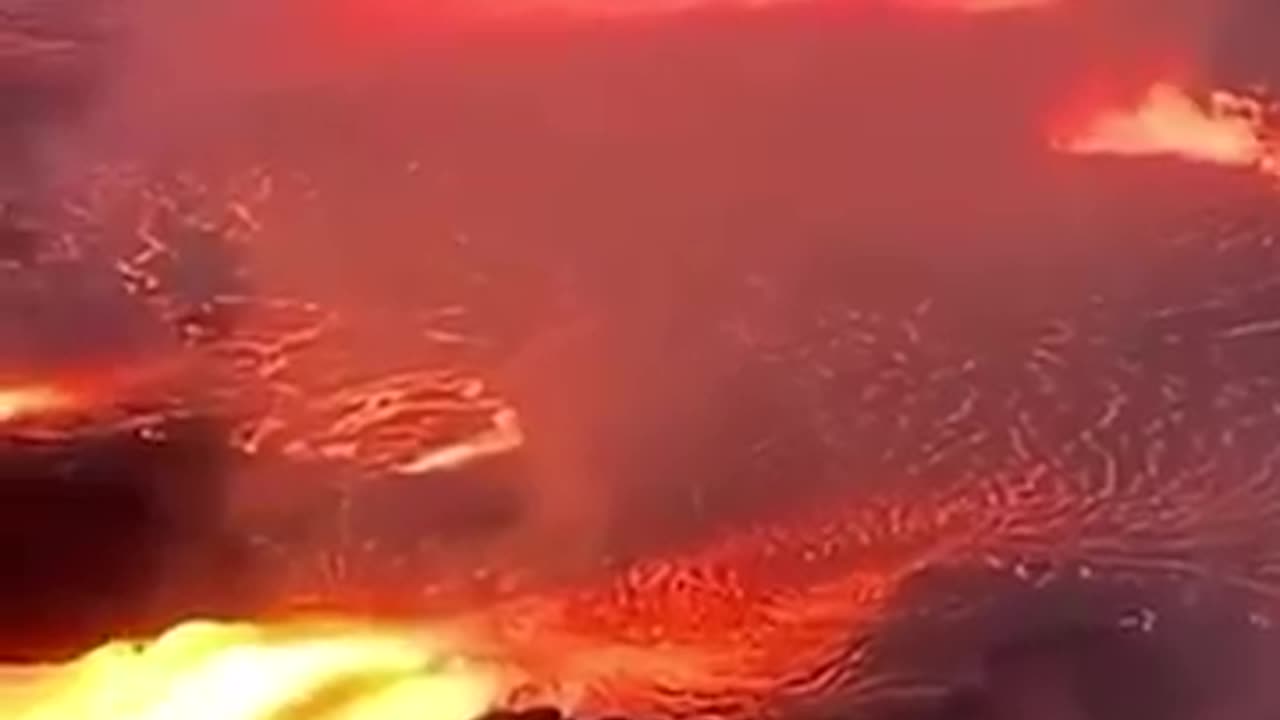 Lava_spews_from_Hawaii's_Kilauea_volcano(360p)