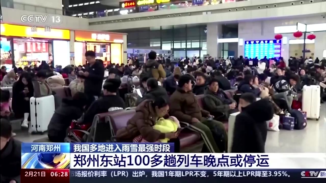 A cold snap disrupts travel across China