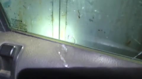 2022-11-01 (2) - Il se mouche dans sa voiture - Twitch Decheterie (clip)