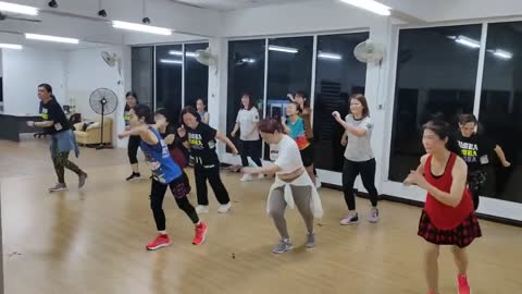 尖沙咀Susie | Happy Dance | Twins Fit Zumba | Choreo by Sand Pang