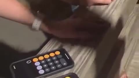 ΔΕΙΤΕ ΚΟΛΠΑ ΜΕ 2 ΑΙΦΟΝ