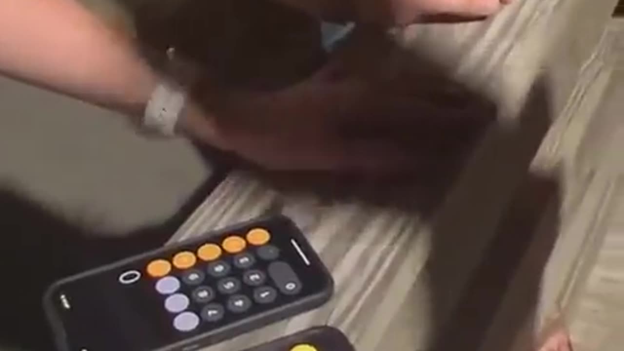 ΔΕΙΤΕ ΚΟΛΠΑ ΜΕ 2 ΑΙΦΟΝ