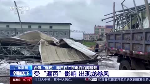 Typhoon hits southern China, damaging buildings