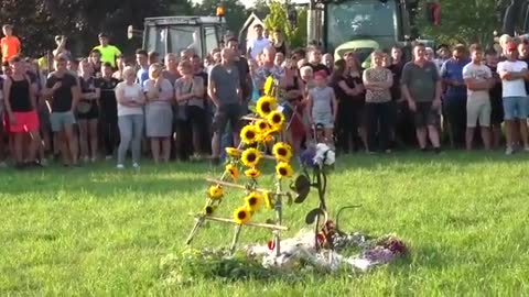 Kootwijkerbroek - Bloemlegging voor Boeren die Zelfmoord hebben gepleegd