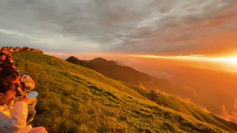 Only when a person on the road will seriously look at the scenery.