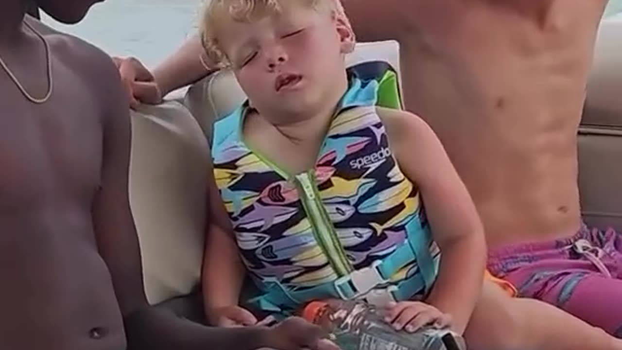 Little bro is out😴🤣