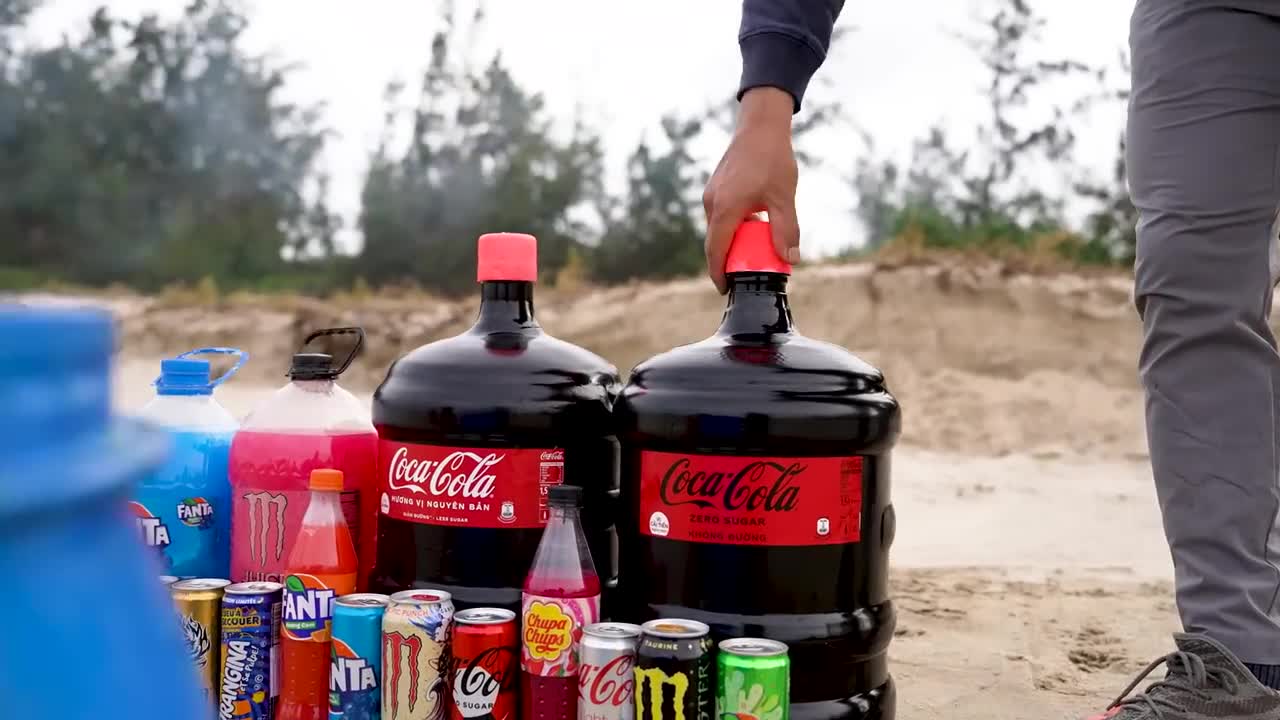 Giant Coca Cola & Big Monster,Chupa Chups, Mtn Dew, Fanta, Mirinda and Mentos soda mix Underground9