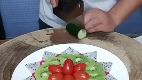 How we cut beautiful design salad 🥗