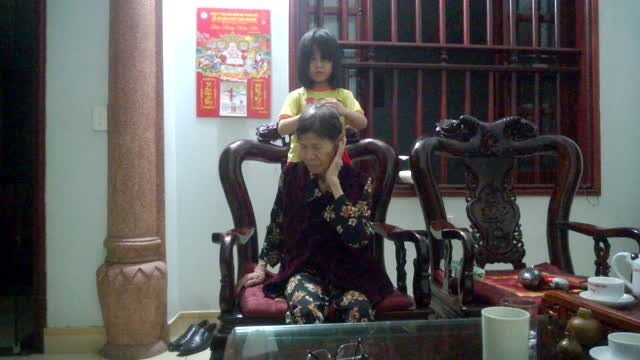 Grandchildren tie the hair for grandmother