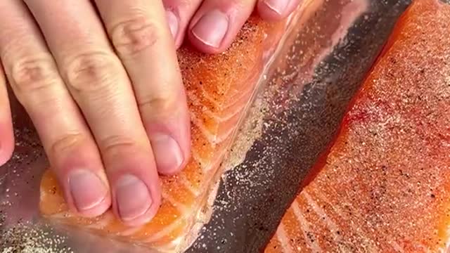 This salmon is sooo good and takes less than 15 minutes to make save this for later 😋