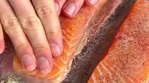 This salmon is sooo good and takes less than 15 minutes to make save this for later 😋