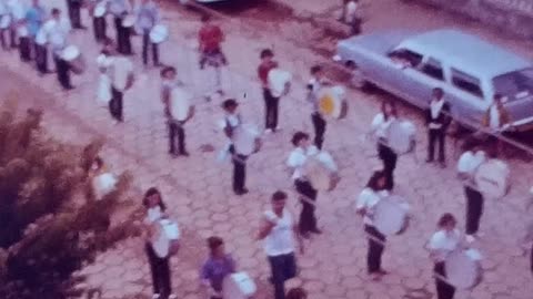 1980 TON comanda a Fanfarra