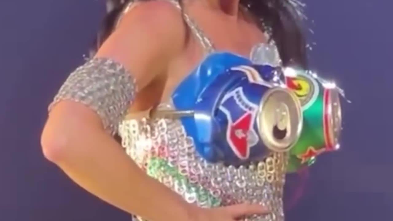 Katy Perry goes viral for mid-concert eye 'glitch' | USA TODAY