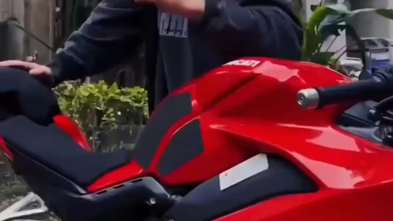 Ducati penigale v4
